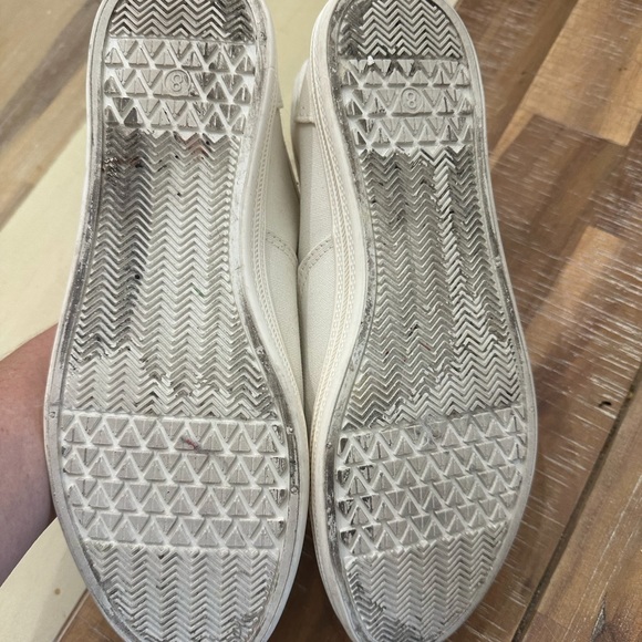 Universal Thread canvas sneakers 8.5 - Picture 2 of 3